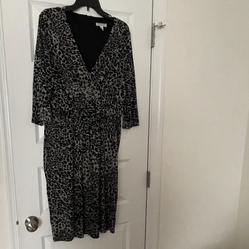 EUC London Style Black and White Patterned Dress, front deep V-Neck, 3/4” sleeve